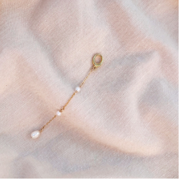 Eve Pearl Dangler