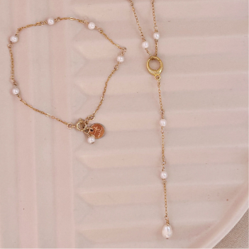 Eve Pearl Dangler