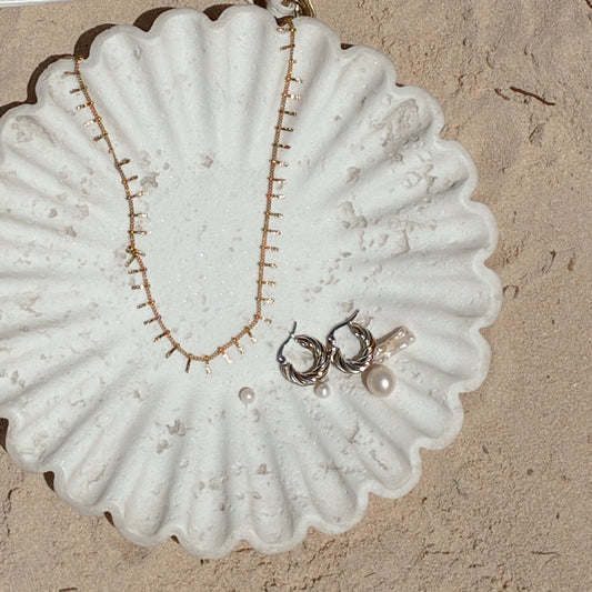 The Golden Glimmer Necklace
