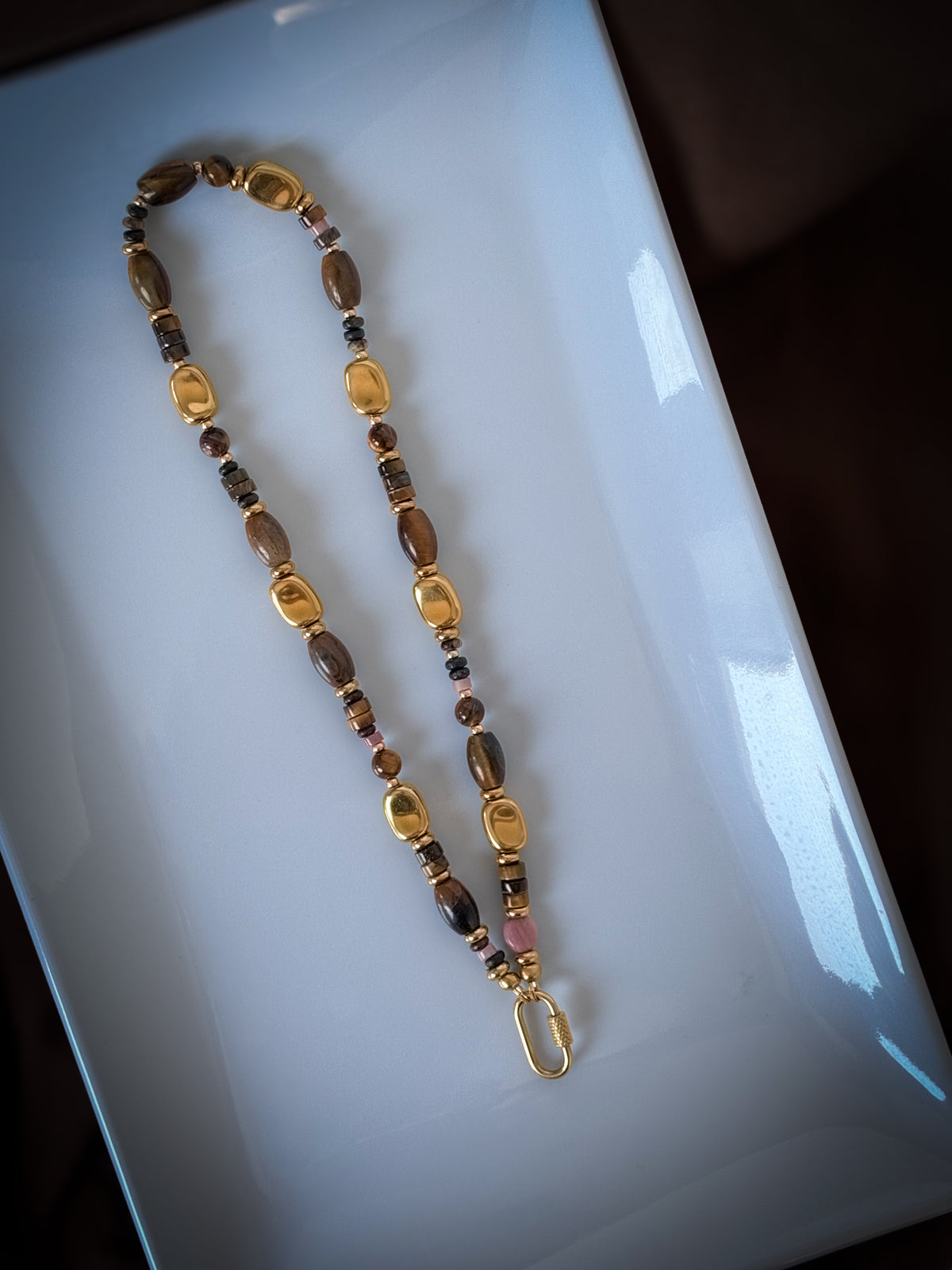 Brooke tiger eye and gold beaded necklace
Gold carabiner closure with tiger eye charm and paperclip chainTiger eye brown and gold beads